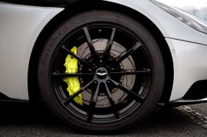 Aston Martin DB11 AMR 2018 года  (JP)